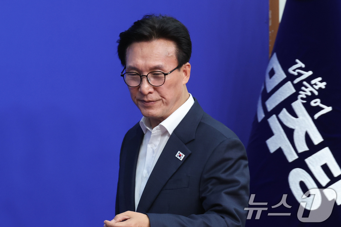 (서울=뉴스1) 신웅수 기자 = 김민석 더불어민주당 대표가 24일 서울 여의도 국회에서 열린 최고위원회의에 참석하고 있다. 2026.8.24/뉴스1