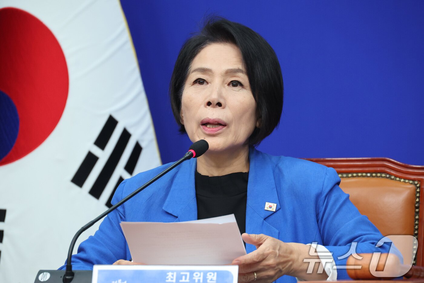 본문 이미지 - 최민희 더불어민주당 최고위원이 24일 서울 여의도 국회에서 열린 최고위원회의에서 발언하고 있다. 2026.8.24 ⓒ 뉴스1 신웅수 기자