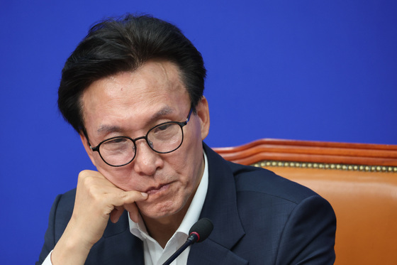 김민석 대표 '고심'