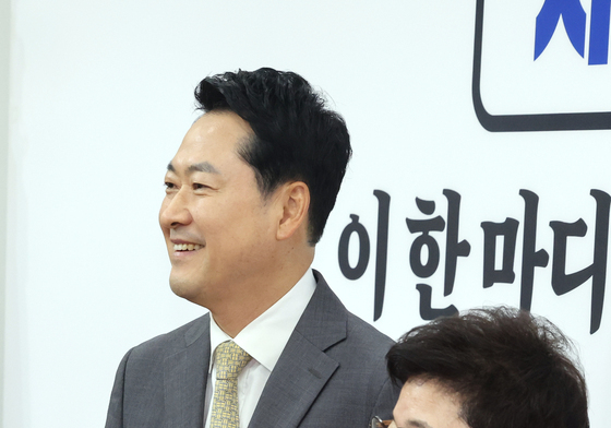 임이자 정책위의장에게 임명장 수여하는 장동혁 대표