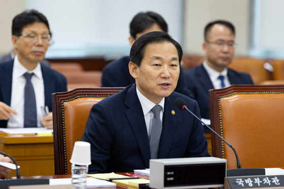 인사말하는 이두희 국방부 차관