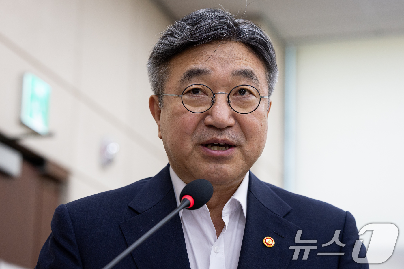 (서울=뉴스1) 유승관 기자 = 윤호중 행정안전부 장관이 24일 서울 여의도 국회에서 열린 제438회 국회(임시회) 행정안전위원회 제1차 전체회의에 출석해 2025회계연도 결산 제 …