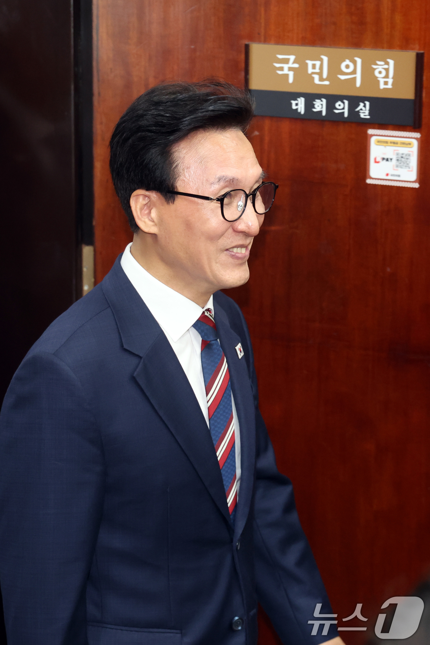 (서울=뉴스1) 황기선 기자 = 김민석 더불어민주당 대표가 24일 서울 여의도 국회에서 장동혁 국민의힘 대표를 예방하기 위해 발걸음을 옮기고 있다.  2026.8.24/뉴스1