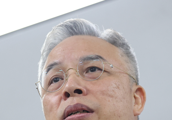 브리핑하는 권창영 특검