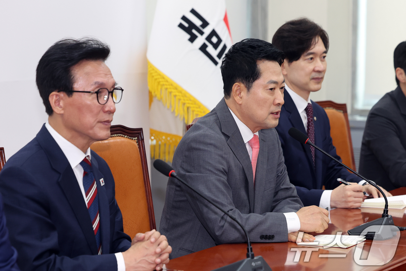 (서울=뉴스1) 황기선 기자 = 장동혁 국민의힘 대표가 24일 서울 여의도 국회에서 김민석 더불어민주당 대표를 접견, 인사말을 하고 있다.  2026.8.24/뉴스1