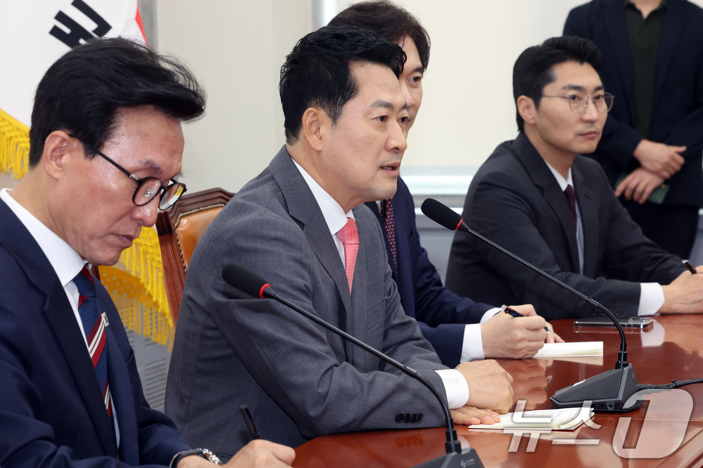 (서울=뉴스1) 황기선 기자 = 장동혁 국민의힘 대표가 24일 서울 여의도 국회에서 김민석 더불어민주당 대표를 접견, 인사말을 하고 있다.  2026.8.24/뉴스1