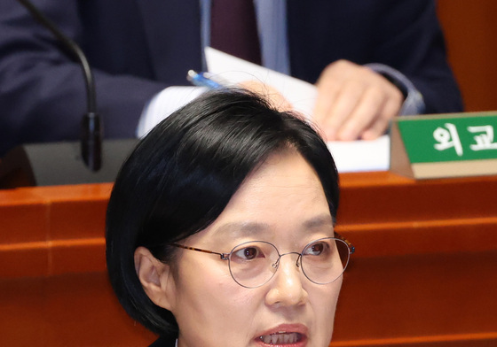 답변하는 한성숙 총리