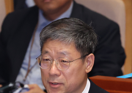 답변하는 노경필 법원행정처장