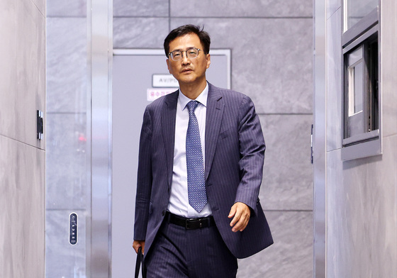 이태한 특검, 서초동 사무실 첫 출근…내일 靑에 특검보 10명 추천