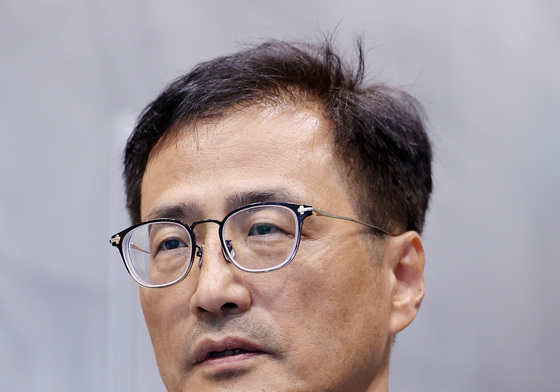 질문에 답하는 이태한 특검