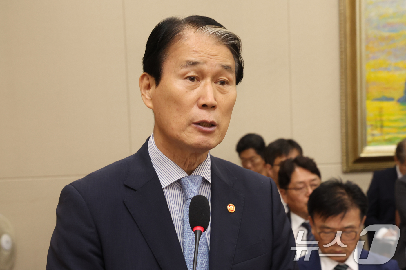 (서울=뉴스1) 황기선 기자 = 권오을 국가보훈부 장관이 24일 오후 서울 여의도 국회에서 열린 정무위원회 전체회의에서 2025회계연도 결산 제안설명을 하고 있다. 2026.8.2 …