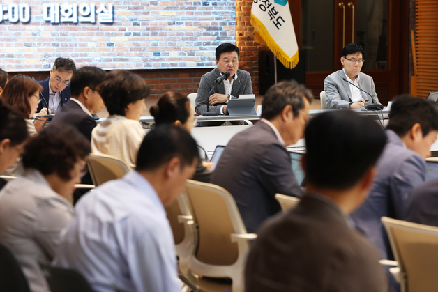 신용한 충북지사 "관행 벗어나 도민 체감 성과로 답해야"
