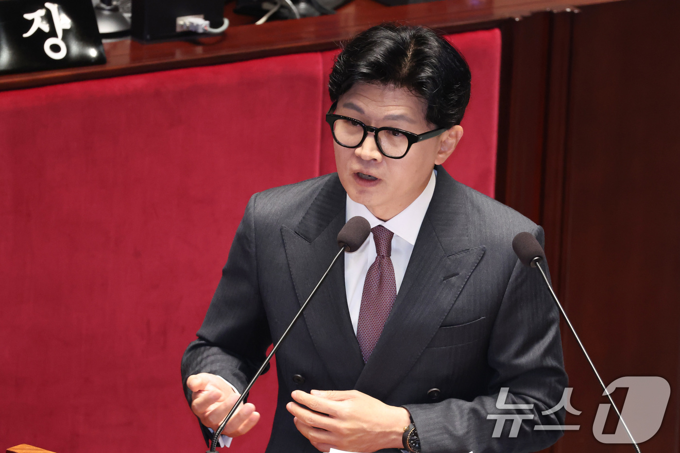 (서울=뉴스1) 신웅수 기자 = 한동훈 무소속 의원이 24일 서울 여의도 국회에서 열린 예산결산특별위원회 전체회의에서 질의하고 있다. 2026.8.24/뉴스1