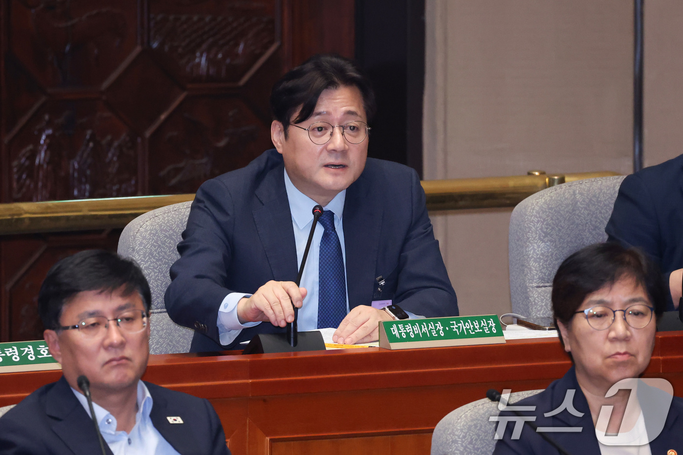 (서울=뉴스1) 신웅수 기자 = 홍익표 청와대 정무수석이 24일 서울 여의도 국회에서 열린 예산결산특별위원회 전체회의에서 의원 질의에 답변하고 있다. 2026.8.24/뉴스1