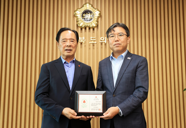 이상식 충북도의장, 도의원 첫 '나눔리더' 335호 가입