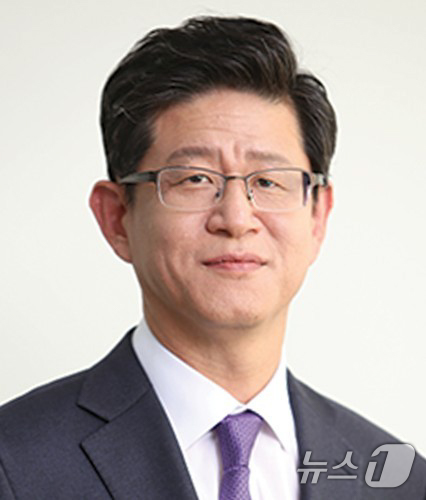 (서울=뉴스1) 허경 기자 = 청와대는 이재명 대통령이 24일 대통령 친인척과 고위급 참모들의 비위를 감찰하는 특별감찰관으로 더불어민주당 추천 후보인 최길수 변호사를 지명했다고 밝 …