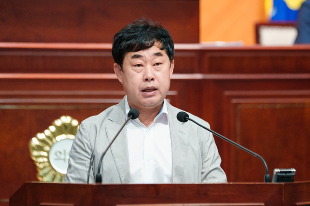 박광일 군산시의원 "노인복지관 건물 노후화 안전 위협…재건축 해야"
