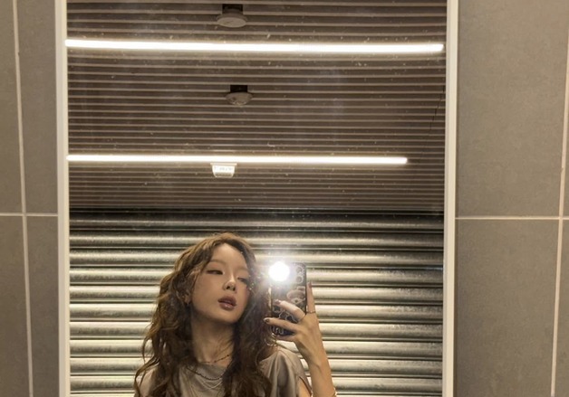 태연, 당당한 섹시 디바 변신…잘록 허리에 쭉 뻗은 각선미도 '눈길' [N샷]