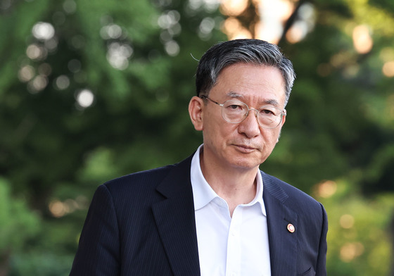 법무부 청사 떠나는 정성호 장관