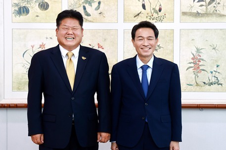 "태백 청정메탄올 조기 안착을"…우상호 만난 이상호 '현안 건의'