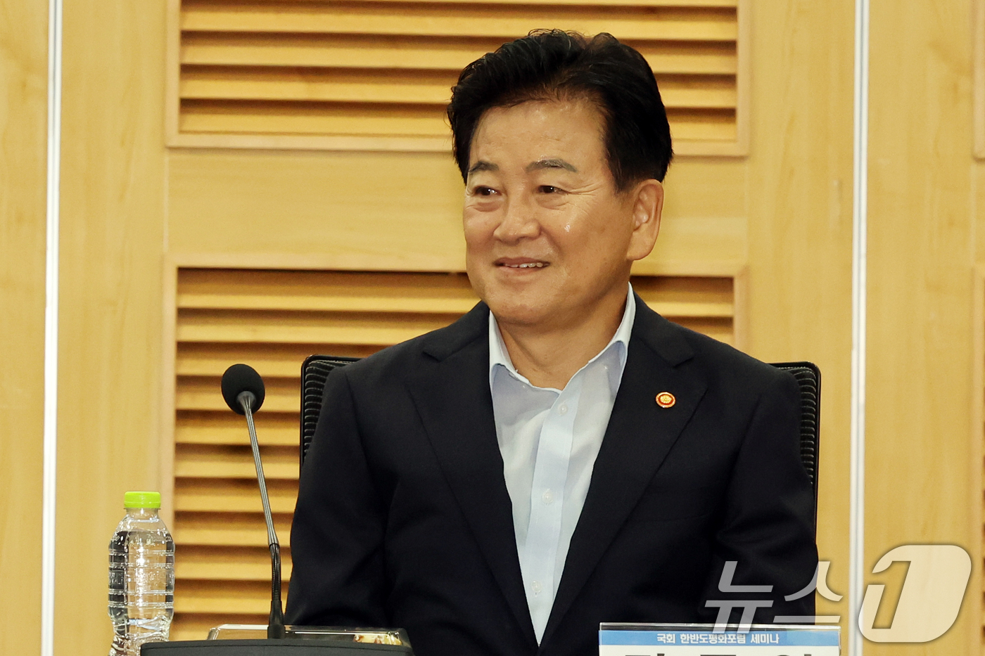(서울=뉴스1) 황기선 기자 = 정동영 통일부 장관이 25일 오전 서울 여의도 국회 의원회관에서 열린 국회 한반도평화포럼 릴레이 세미나에 자리하고 있다.  2026.8.25/뉴스1 …