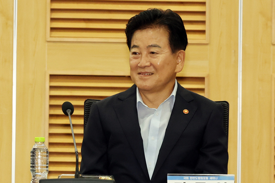 세미나 자리한 정동영 장관