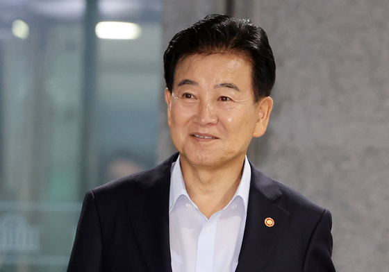 세미나 참석하는 정동영 장관