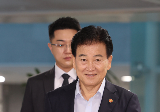 세미나 참석하는 정동영 통일부 장관