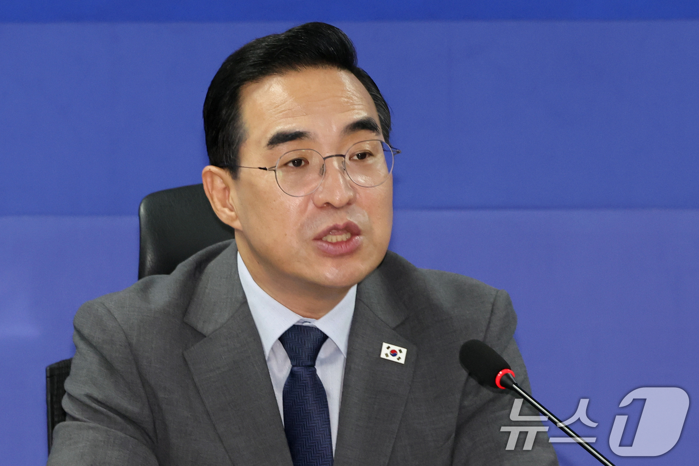 (서울=뉴스1) 황기선 기자 = 박홍근 기획예산처 장관이 25일 오전 서울 여의도 국회 의원회관에서 열린 '더불어민주당 2027년 예산안 당정협의'에서 인사말을 하고 있다.  20 …