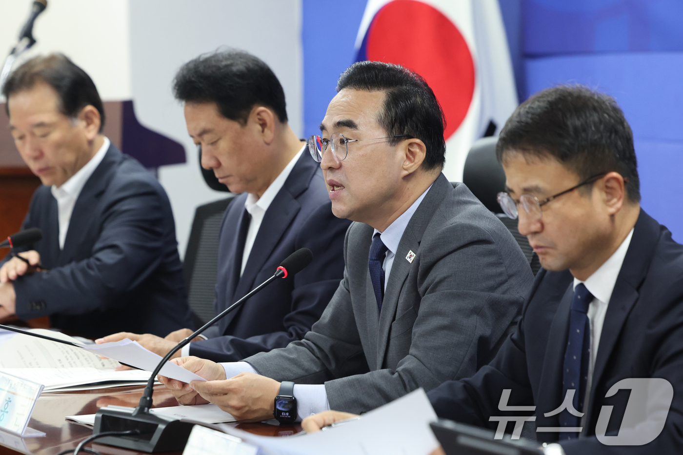 (서울=뉴스1) 황기선 기자 = 박홍근 기획예산처 장관이 25일 오전 서울 여의도 국회 의원회관에서 열린 '더불어민주당 2027년 예산안 당정협의'에서 인사말을 하고 있다.  20 …