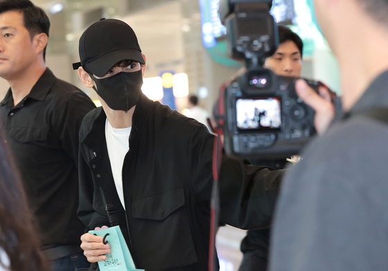 손편지 받는 김수현