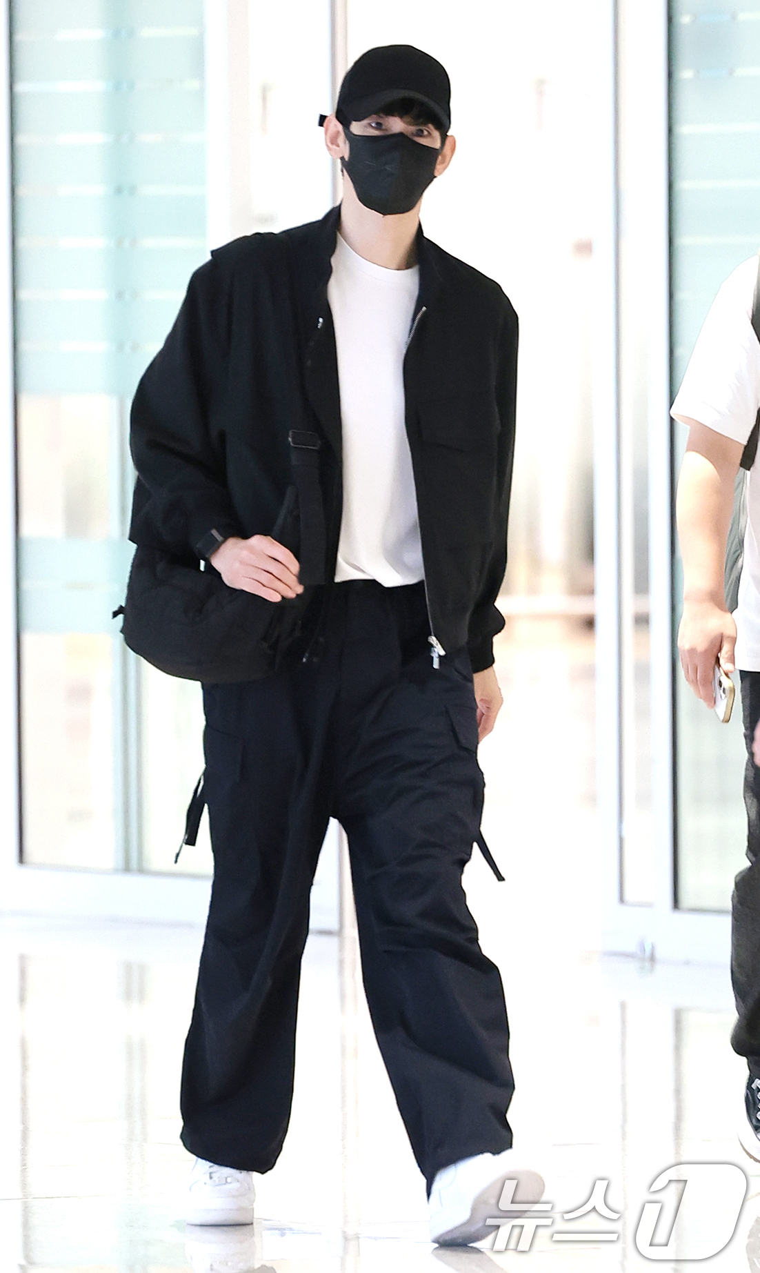 (인천공항=뉴스1) 권현진 기자 = 배우 김수현이 인도네시아 자카르타에서 열린 현지 민영방송사 RCTI의 개국 37주년 특집 생방송 ‘마하카르야 RCTI 37’(Mahakarya …