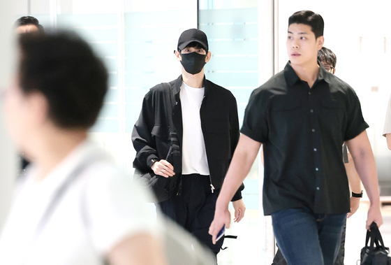 김수현, 오랜만의 공식 일정 후 귀국