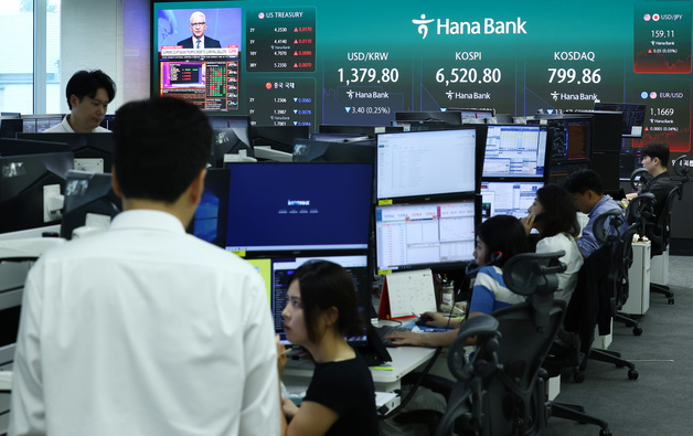 '검은 화요일' 코스피·코스닥, 하락 출발