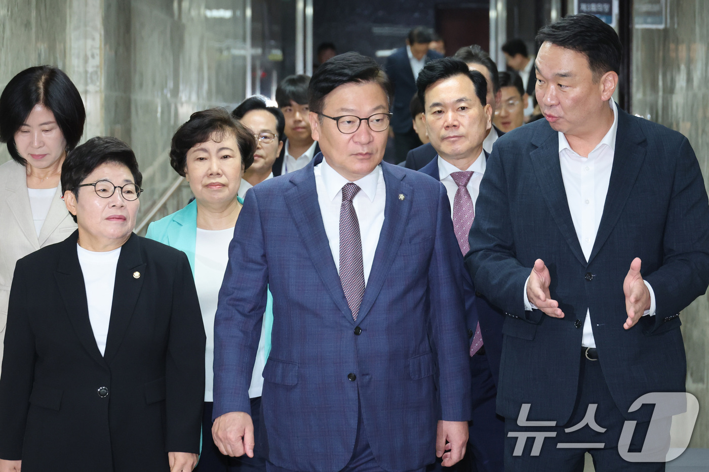 (서울=뉴스1) 신웅수 기자 = 정점식 국민의힘 원내대표가 25일 서울 여의도 국회에서 열린 원내대책회의에 참석하고 있다. 2026.8.25/뉴스1