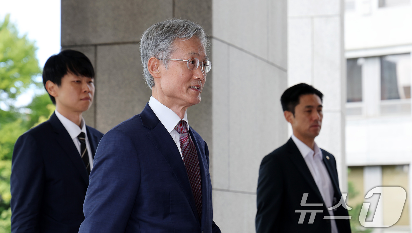 (서울=뉴스1) 박지혜 기자 = 조희대 대법원장이 25일 서울 서초구 대법원으로 출근하고 있다.  2026.8.25/뉴스1