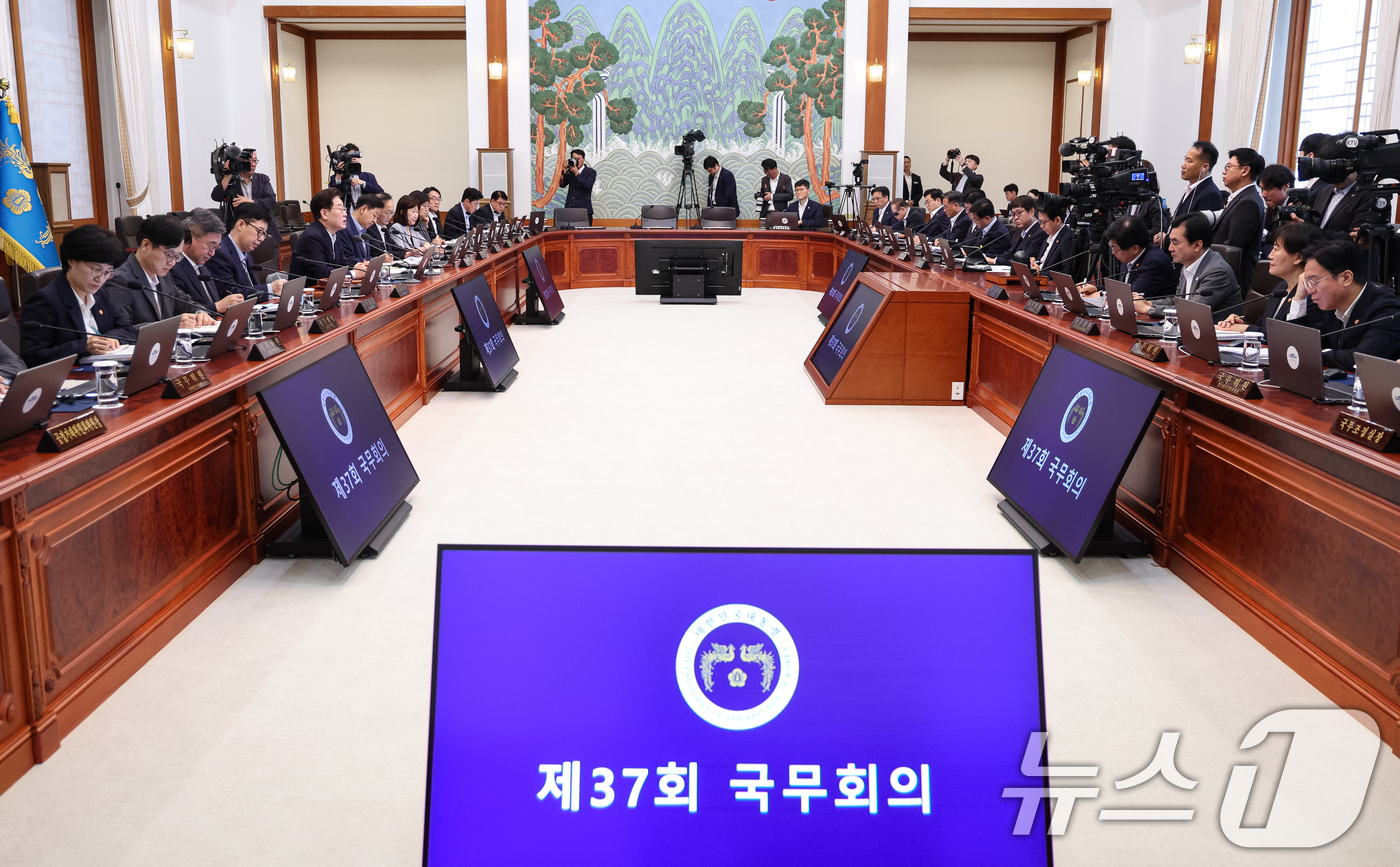 (서울=뉴스1) 허경 기자 = 이재명 대통령이 25일 청와대에서 열린 국무회의에서 발언을 하고 있다. 2026.8.25/뉴스1