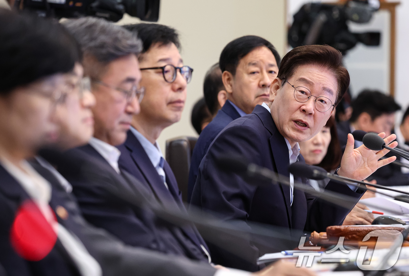 (서울=뉴스1) 허경 기자 = 이재명 대통령이 25일 청와대에서 열린 국무회의에서 발언을 하고 있다. 2026.8.25/뉴스1