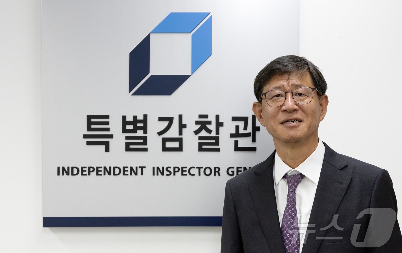 본문 이미지 - 최길수 특별감찰관 후보자가 지난 8월 25일 오전 인사청문회 준비를 위해 서울 종로구 특별감찰관실로 출근하고 있다. 2026.8.25 ⓒ 뉴스1 김진환 기자