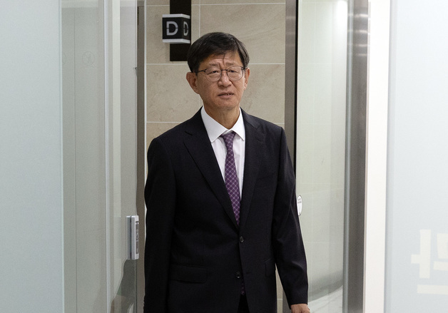 출근하는 최길수 특별감찰관 후보자