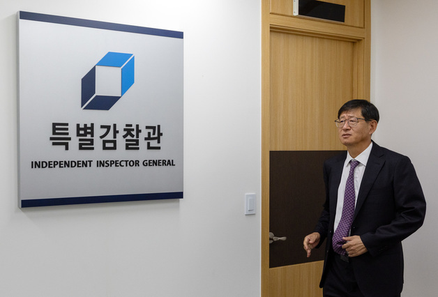 출근하는 최길수 특별감찰관 후보자