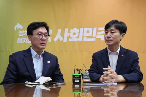 인사말하는 김민석 대표