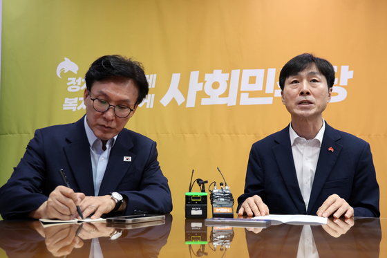 인사말하는 한창민 대표