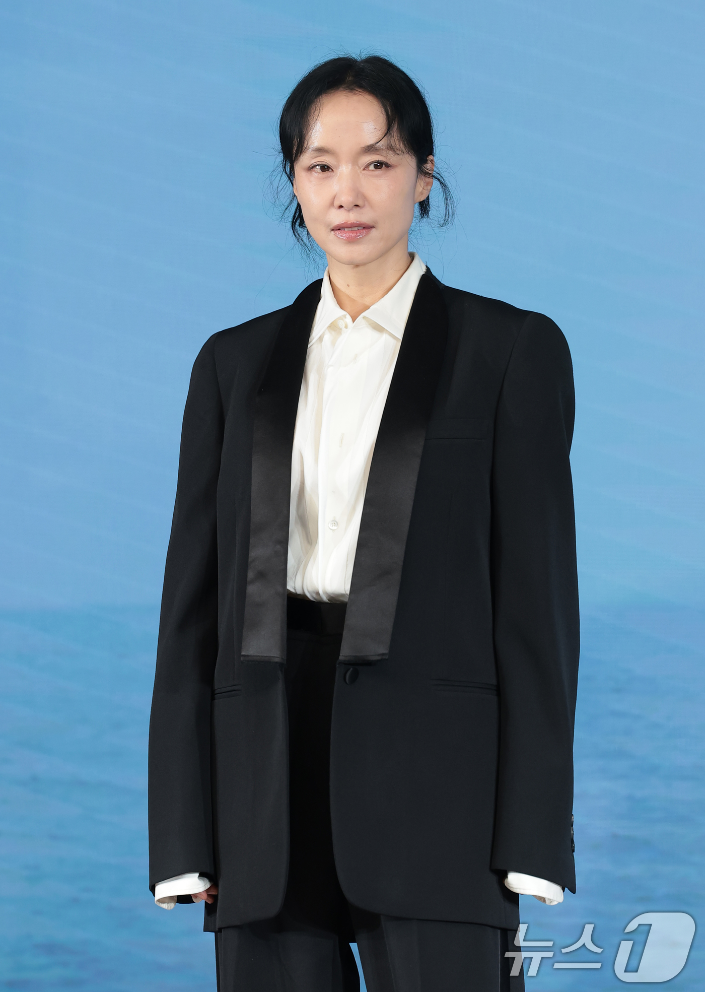 (서울=뉴스1) 권현진 기자 = 배우 전도연이 25일 서울 마포구 호텔 나루 서울 엠갤러리에서 열린 넷플릭스 영화 ‘가능한 사랑’(감독 이창동) 제작보고회에 참석해 포즈를 취하고 …