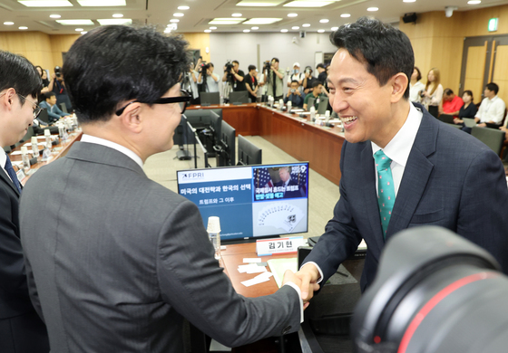 국회에서 만난 오세훈·한동훈