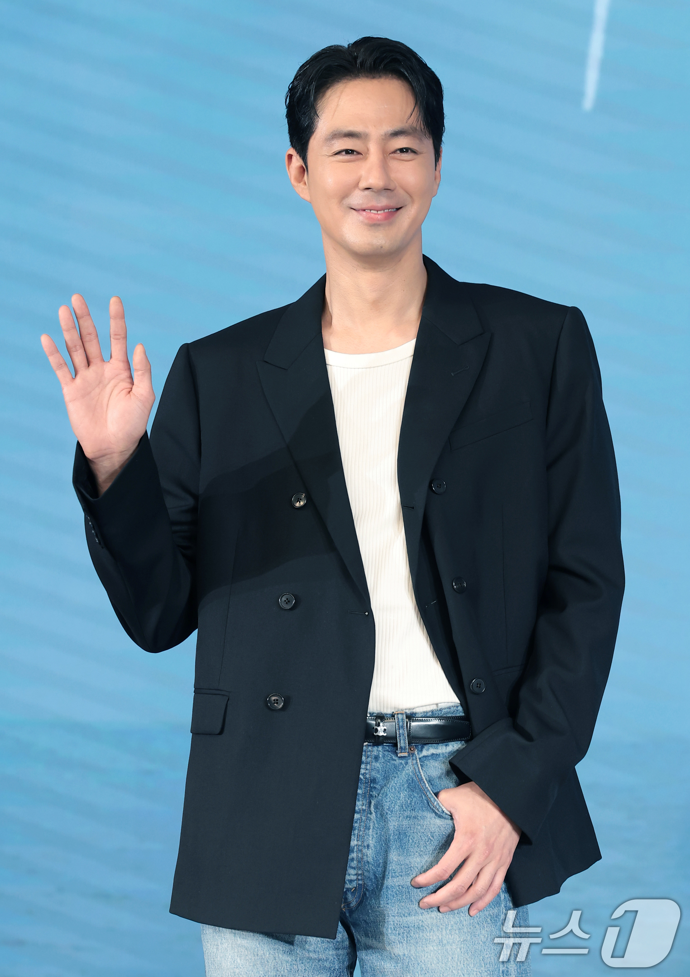 (서울=뉴스1) 권현진 기자 = 배우 조인성이 25일 서울 마포구 호텔 나루 서울 엠갤러리에서 열린 넷플릭스 영화 ‘가능한 사랑’ 제작보고회에 참석해 포즈를 취하고 있다.‘가능한 …