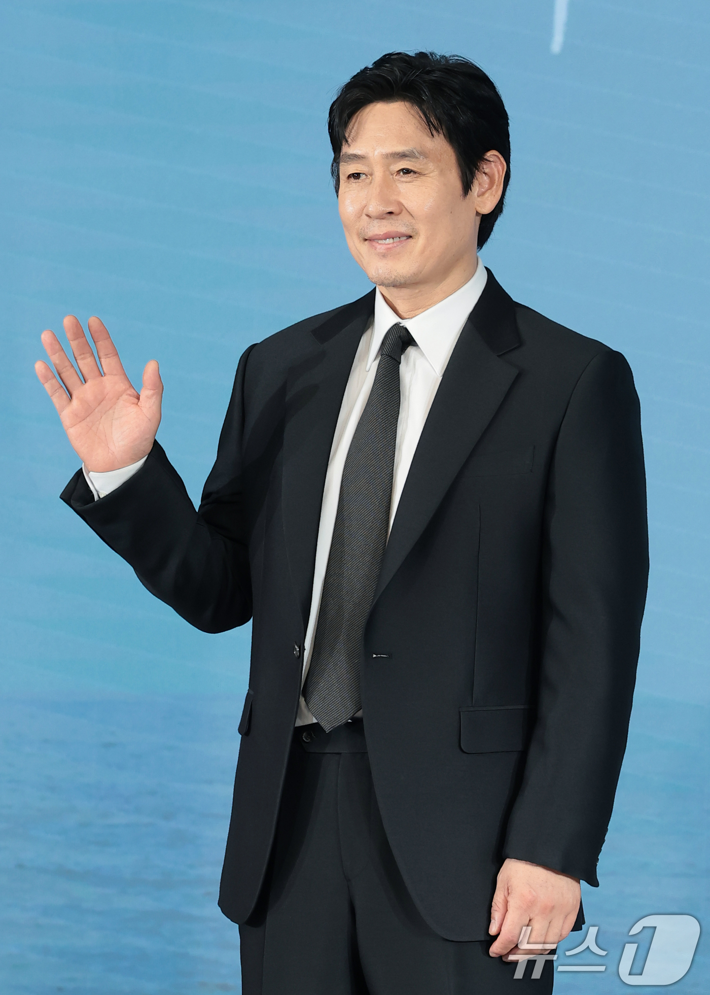 (서울=뉴스1) 권현진 기자 = 배우 설경구가 25일 서울 마포구 호텔 나루 서울 엠갤러리에서 열린 넷플릭스 영화 ‘가능한 사랑’ 제작보고회에 참석해 포즈를 취하고 있다.‘가능한 …