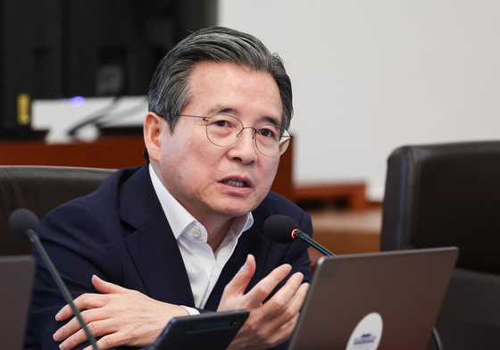 발언하는 김용범 정책실장