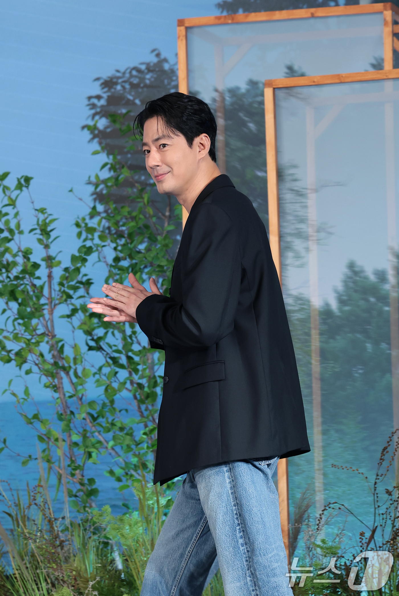 (서울=뉴스1) 권현진 기자 = 배우 조인성이 25일 서울 마포구 호텔 나루 서울 엠갤러리에서 열린 넷플릭스 영화 ‘가능한 사랑’ 제작보고회에 참석하고 있다.‘가능한 사랑’은 해고 …