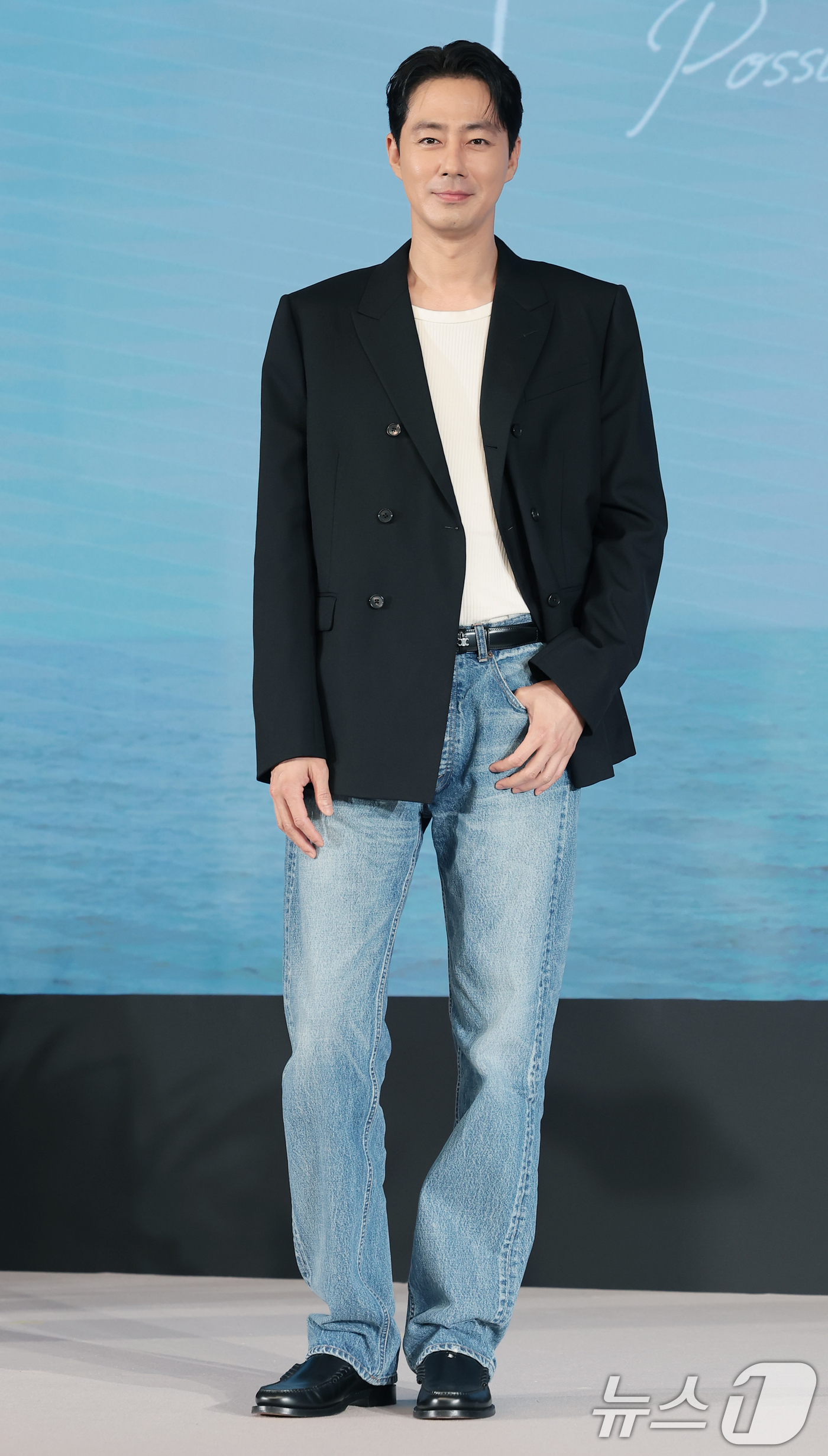 (서울=뉴스1) 권현진 기자 = 배우 조인성이 25일 서울 마포구 호텔 나루 서울 엠갤러리에서 열린 넷플릭스 영화 ‘가능한 사랑’ 제작보고회에 참석해 포즈를 취하고 있다.‘가능한 …